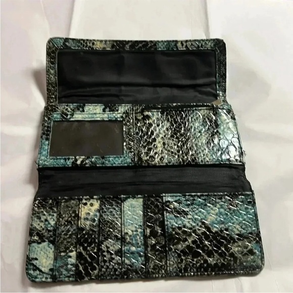 Kennith Cole Reaction trifold long wallet - Picture 6 of 6